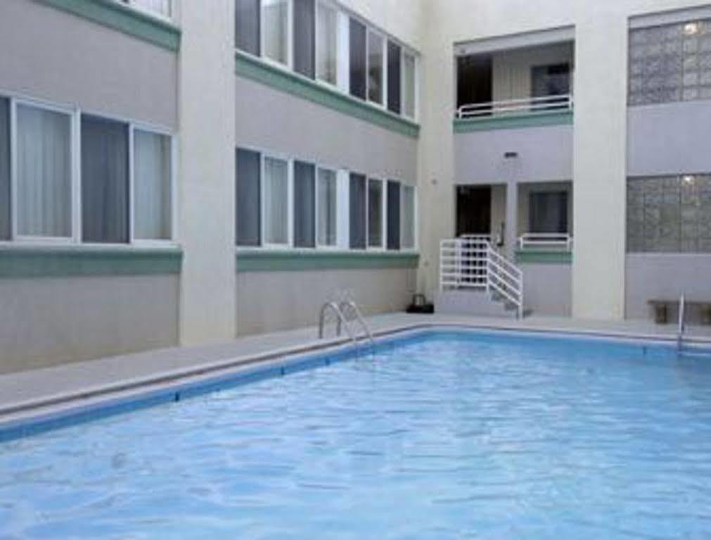 Howard Johnson By Wyndham Hotel